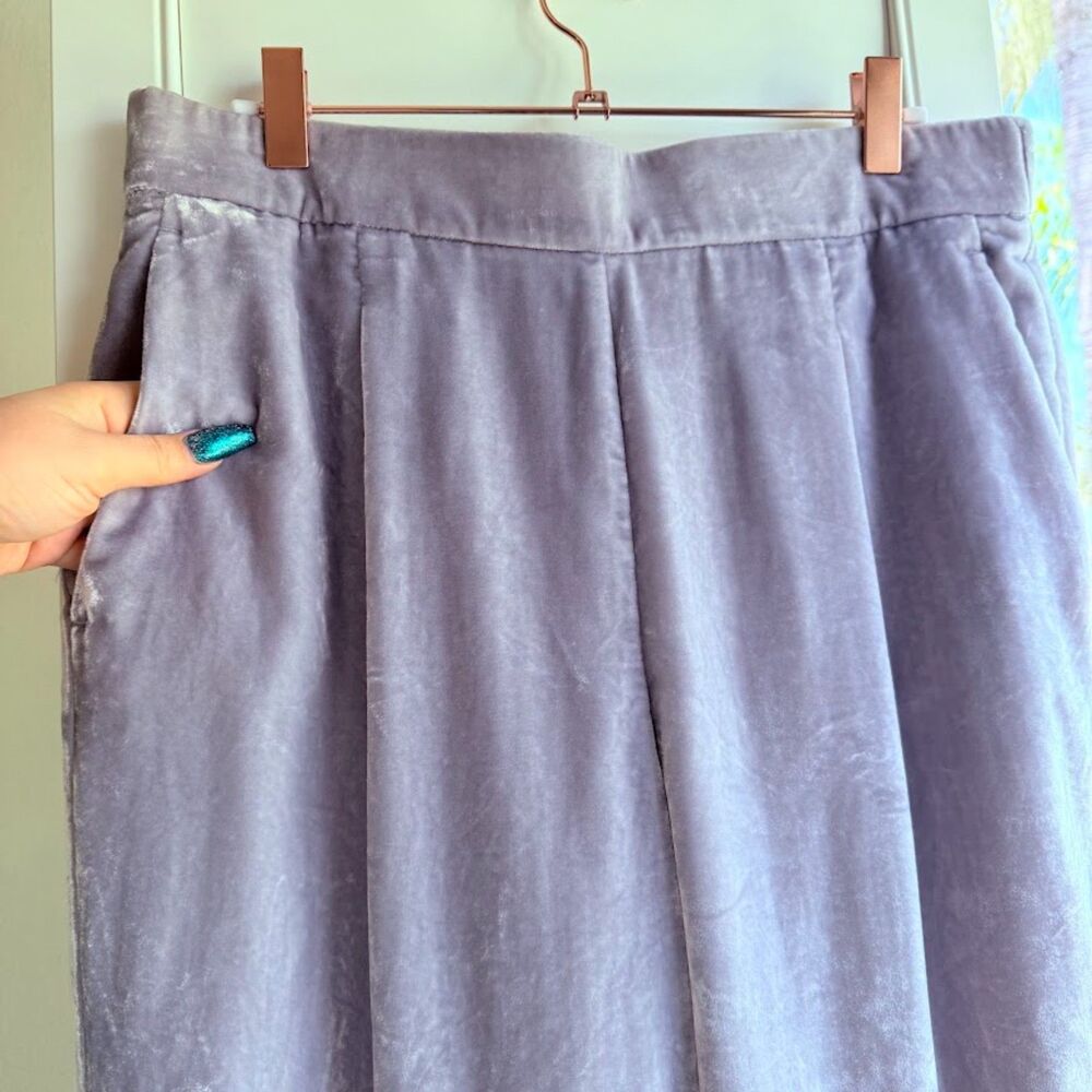 Crushed Velvet Relaxed Fit Tapered Leg Cropped Pant in Silver Grey size Medium - Picture 2 of 10